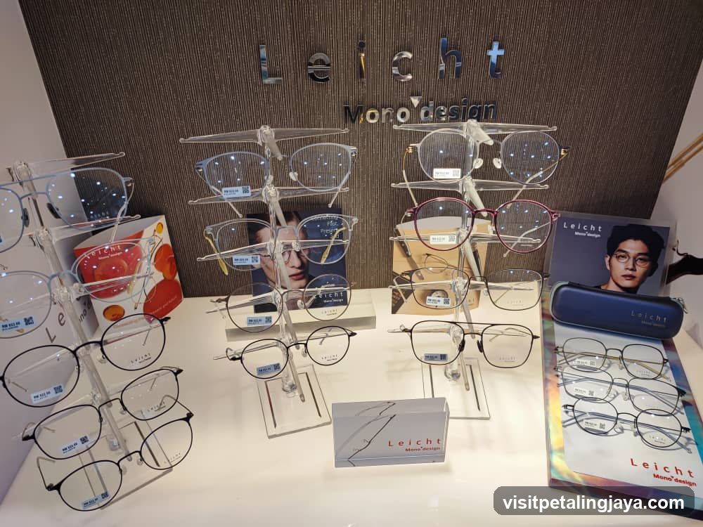 Leicht Mono Design Eyewear Display