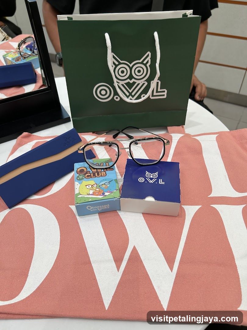 Owl Glasses Display