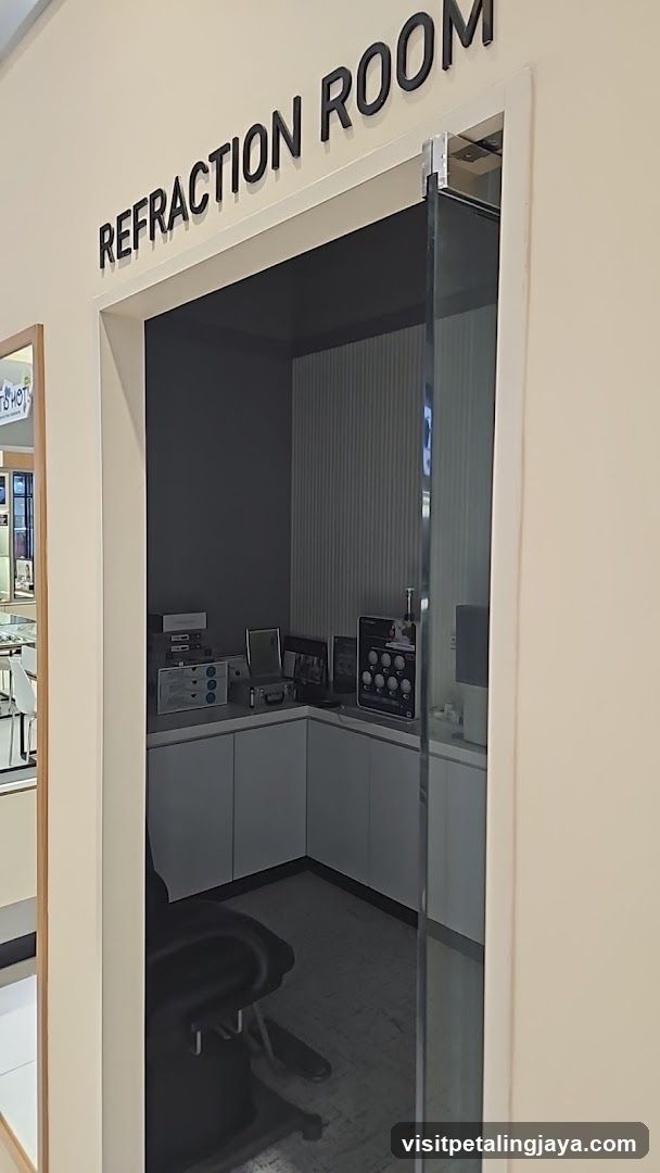 A-Look Eyewear Paradigm Mall PJ