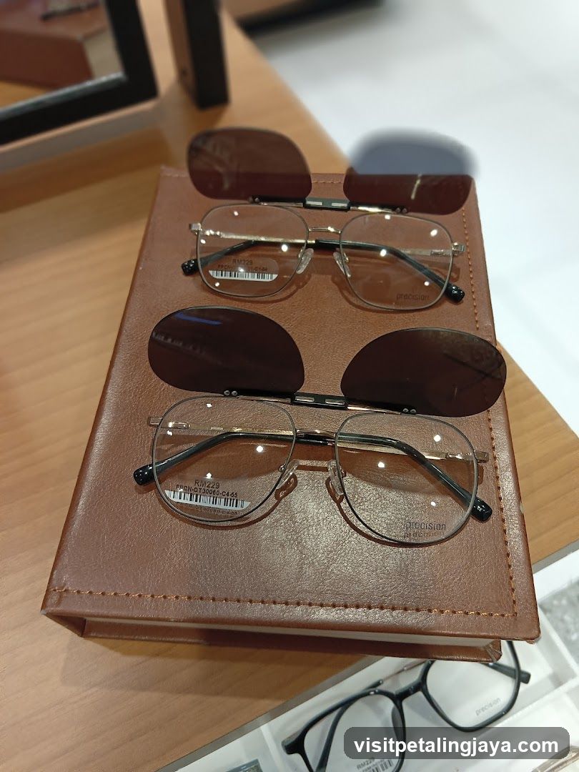 Eyeglasses Display