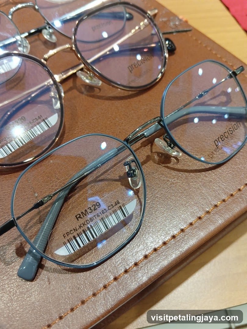 Eyeglasses Display