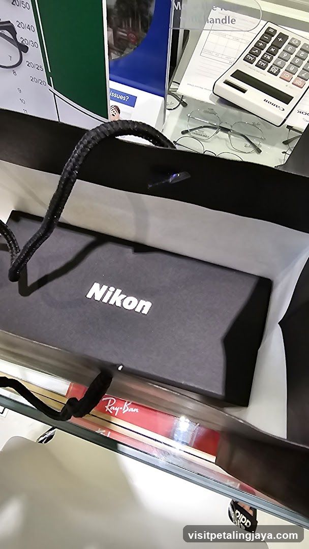 Nikon Product Display
