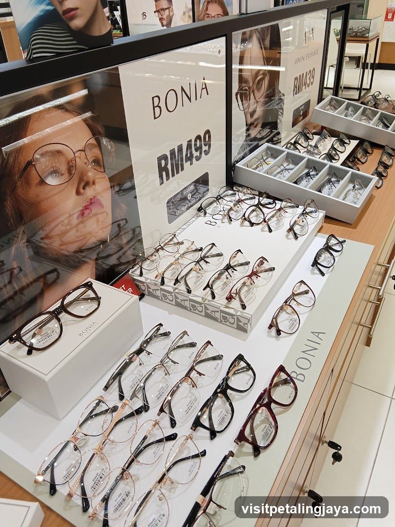 Eyeglasses Display