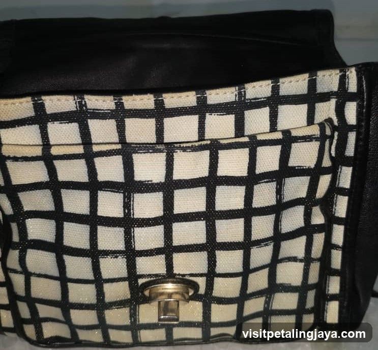 Patterned Handbag with Clasp