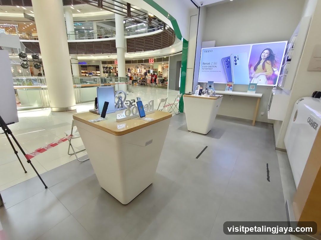 OPPO Store Interior Display