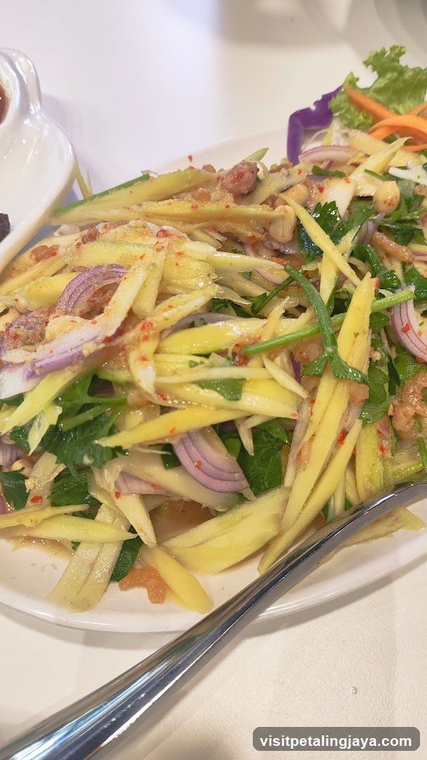 Mango Salad with Meat and Vegetables