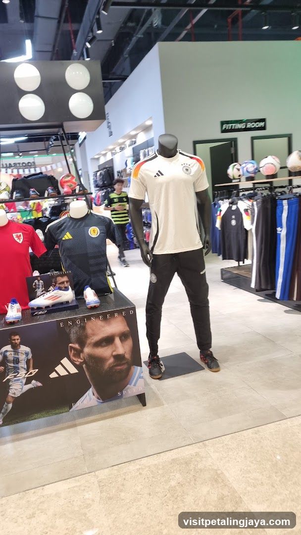 Adidas Store Interior Display