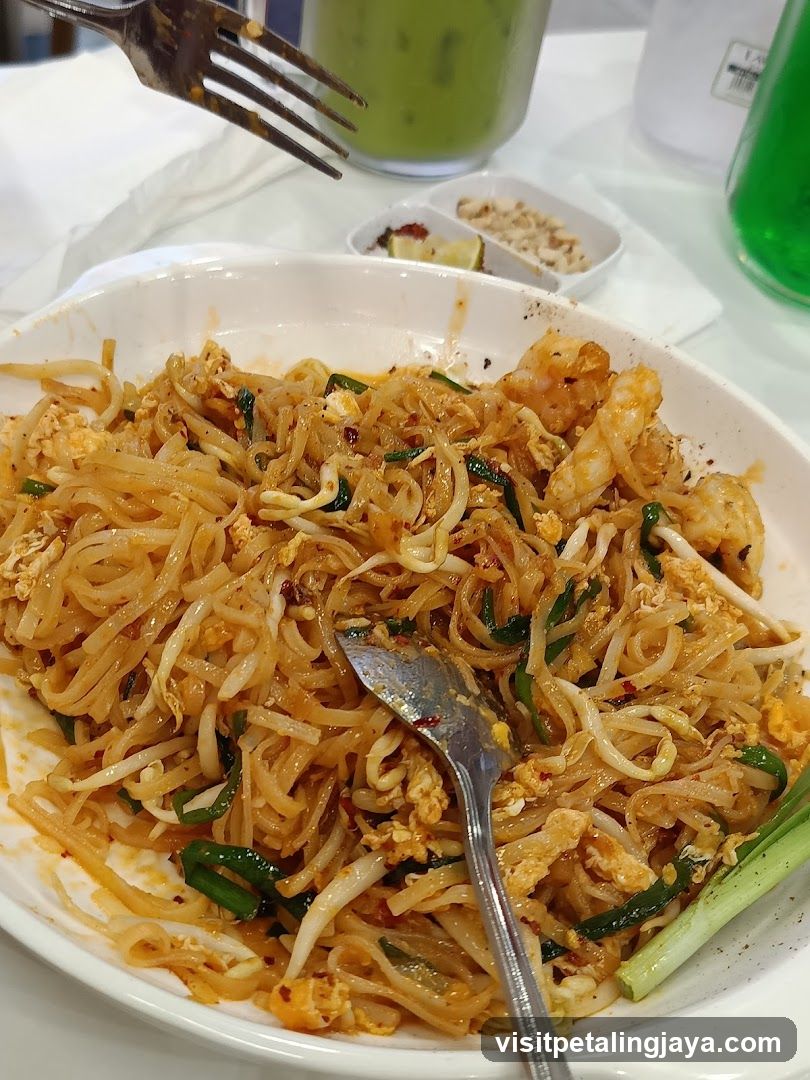 Pad Thai with Shrimp and Bean Sprouts