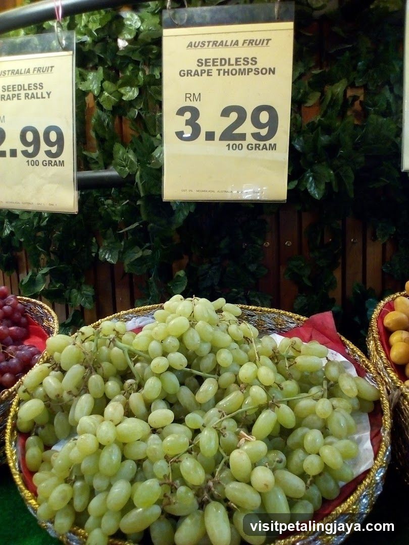 Fresh Grapes Display