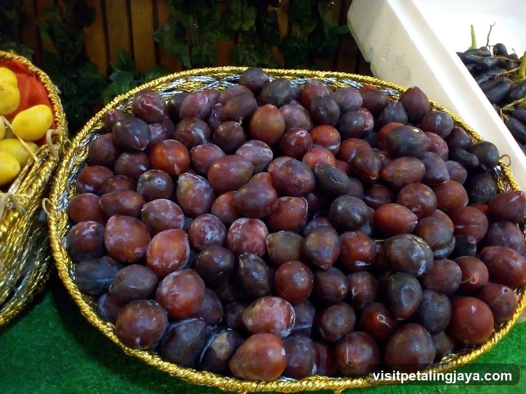 Fresh Fruits Display