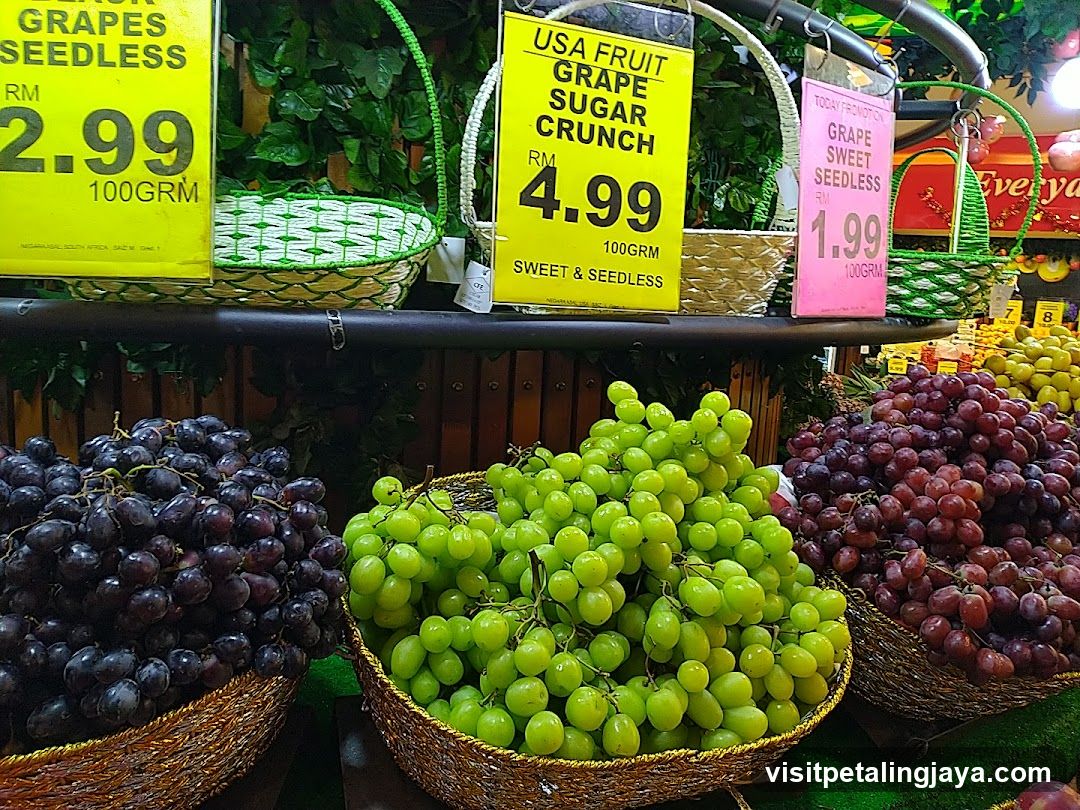 Fresh Grapes Display