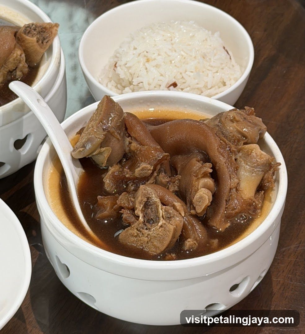 Stewed Pig Trotters with Rice