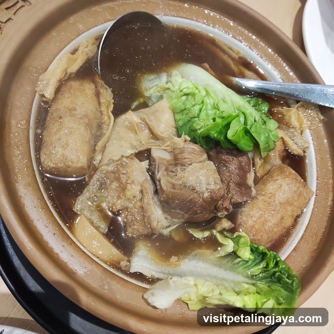 Clay Pot Soup with Meat and Vegetables