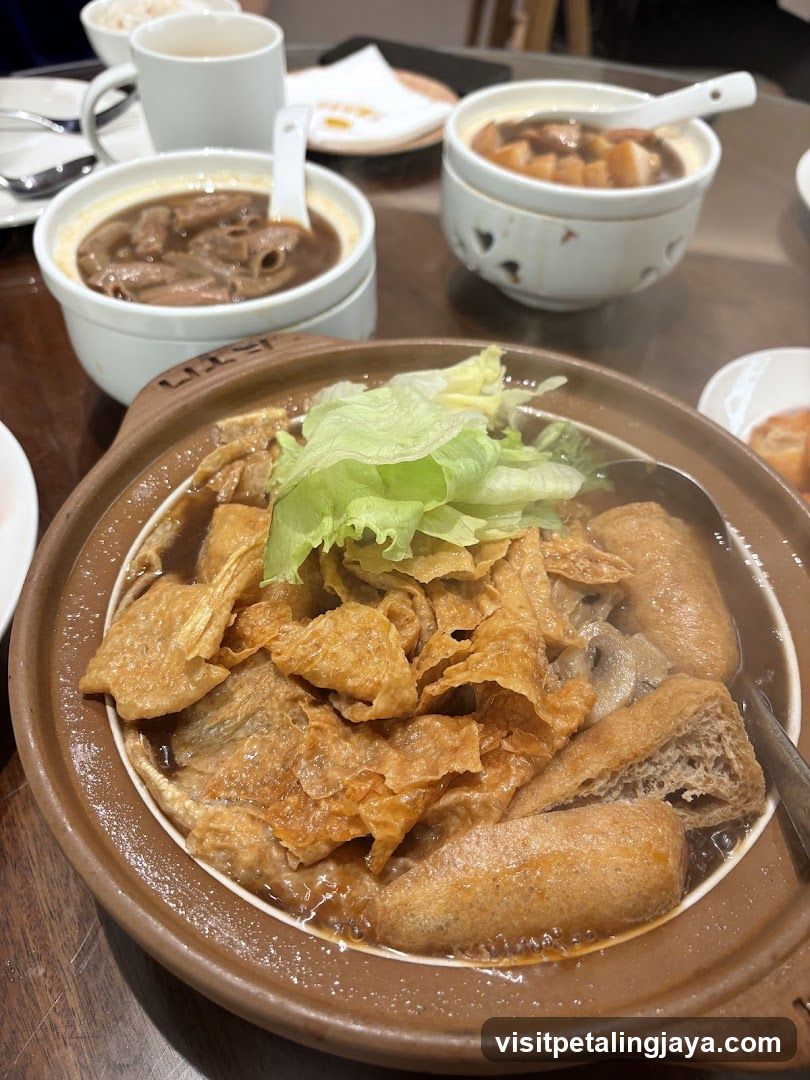 Clay Pot Hot Pot with Tofu and Lettuce