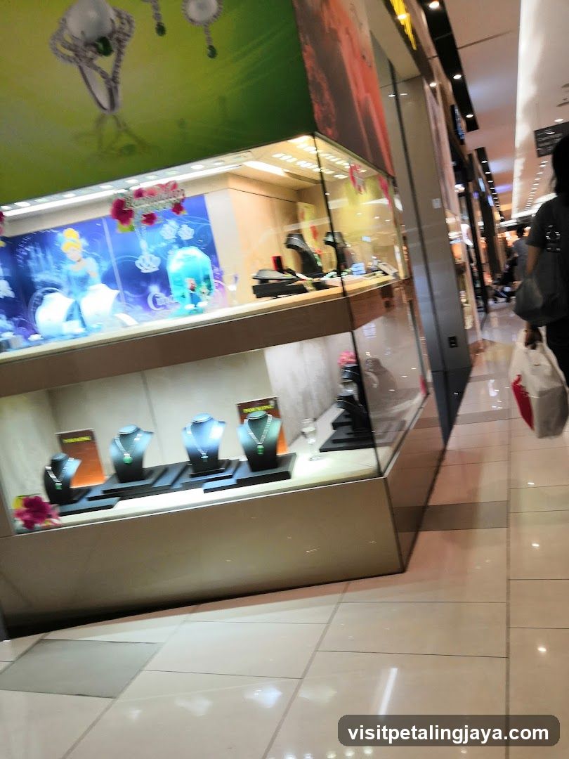 Jewelry Store Interior Display
