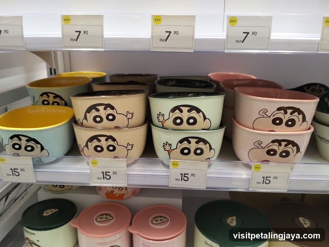 Crayon Shin-chan Bowls Display