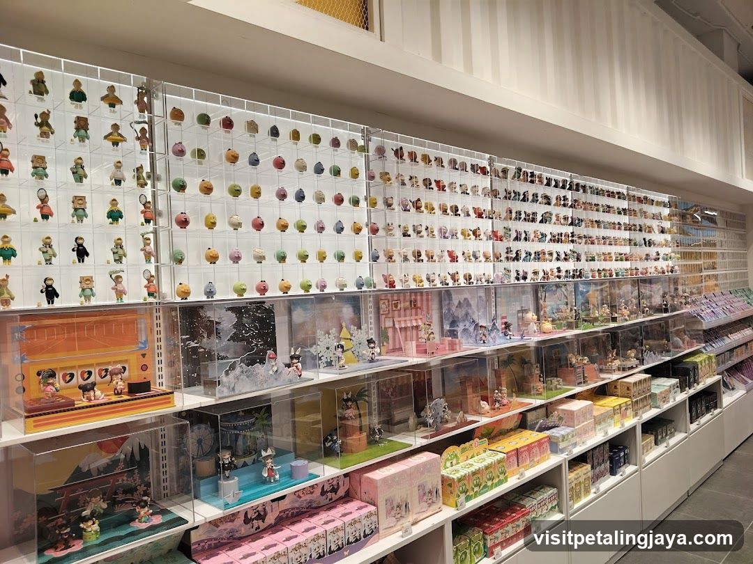 Toy and Merchandise Display Shelf