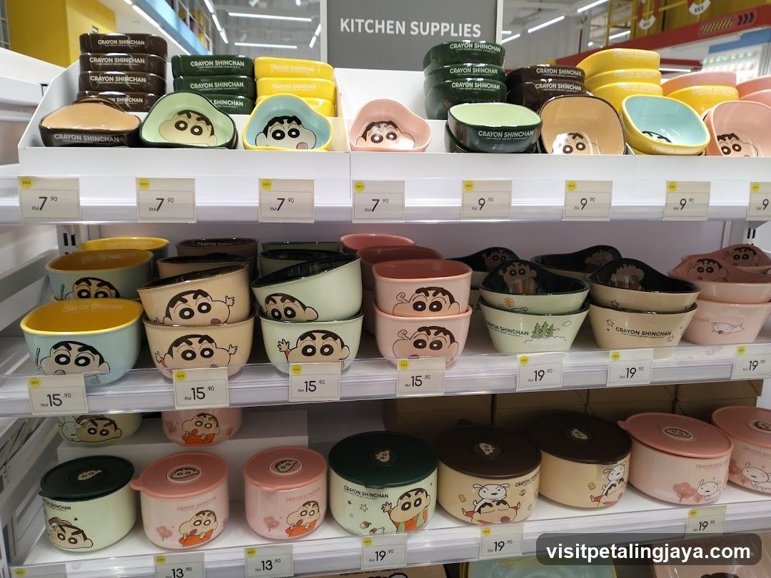 Crayon Shin-chan Kitchenware Display
