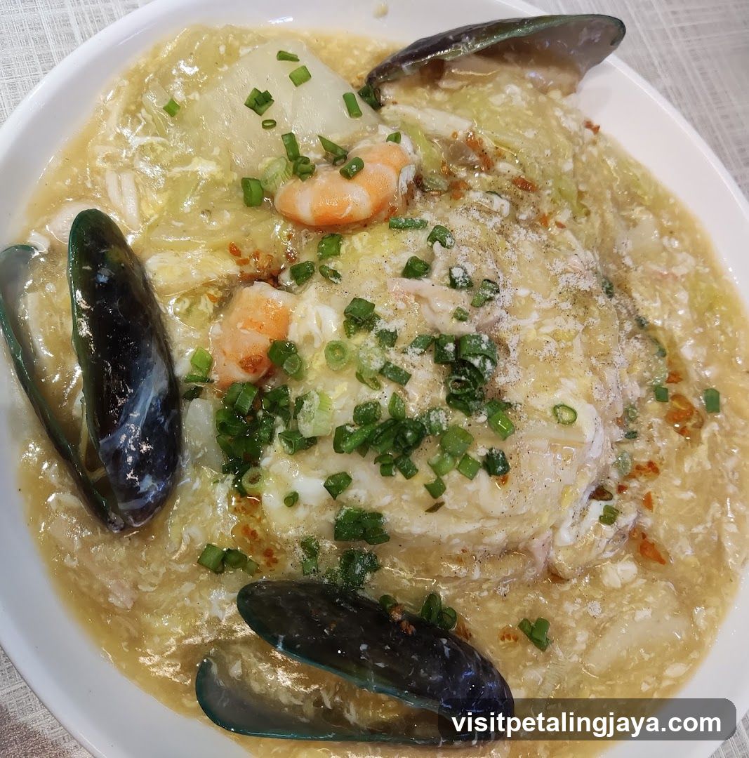 Seafood Congee with Mussels and Shrimp