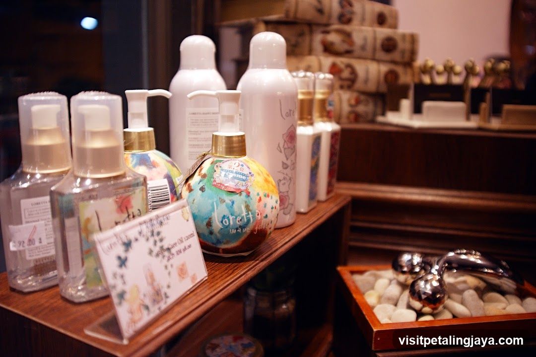 Bath and Body Shop Display