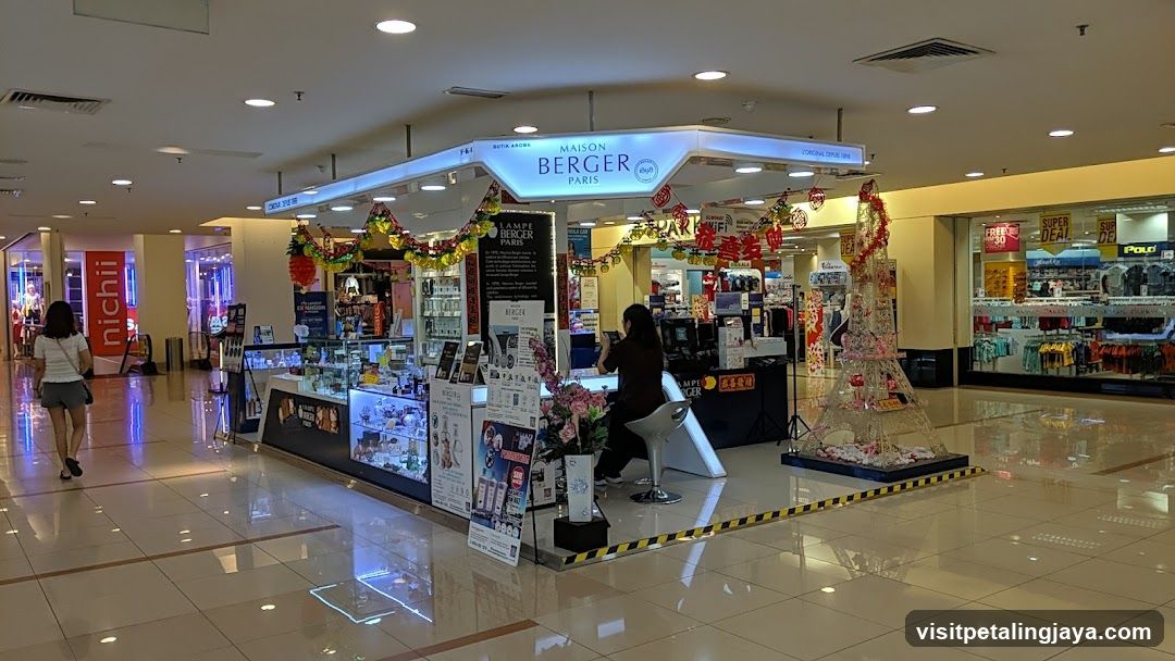 Maison Berger Paris kiosk in mall