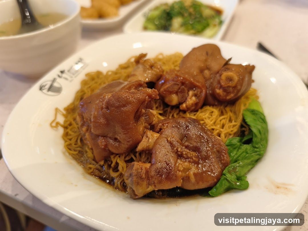 Pork Trotter Noodles with Broccoli