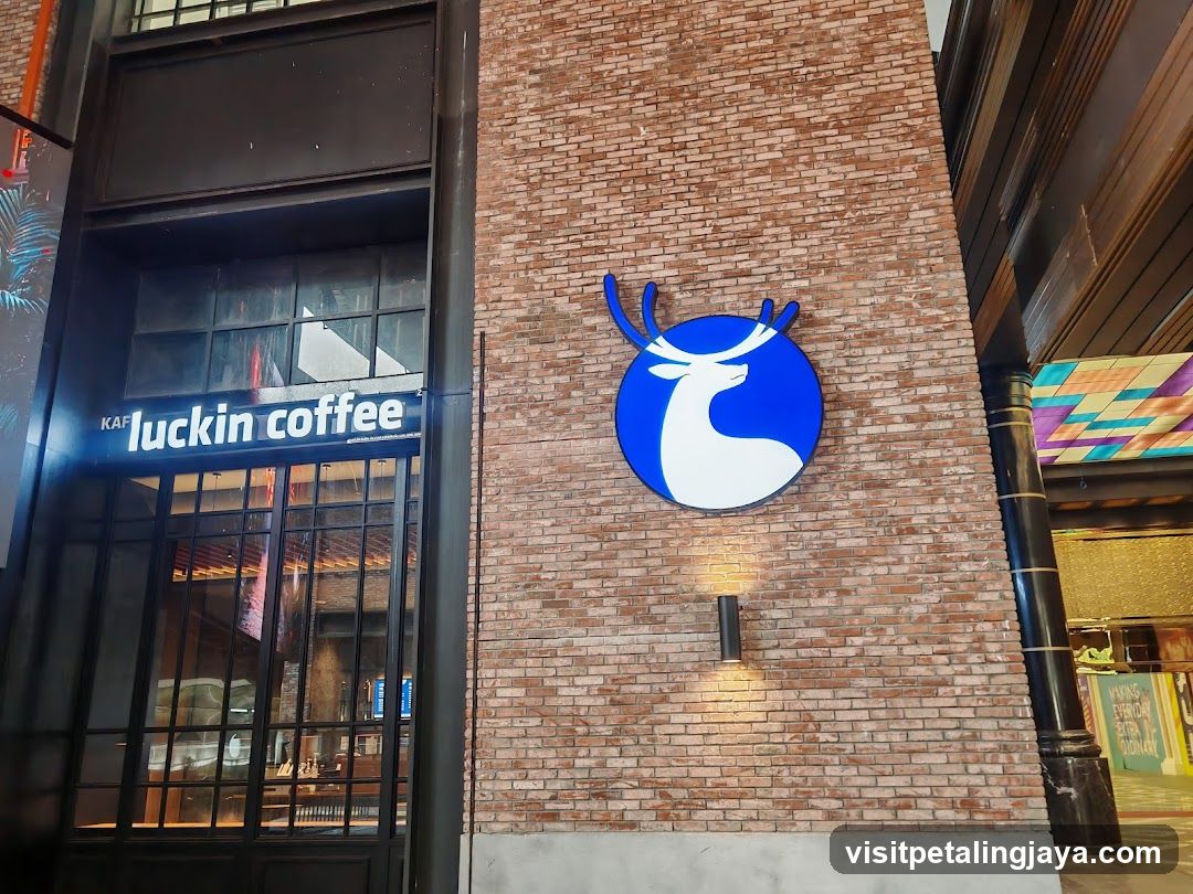 Luckin Coffee storefront