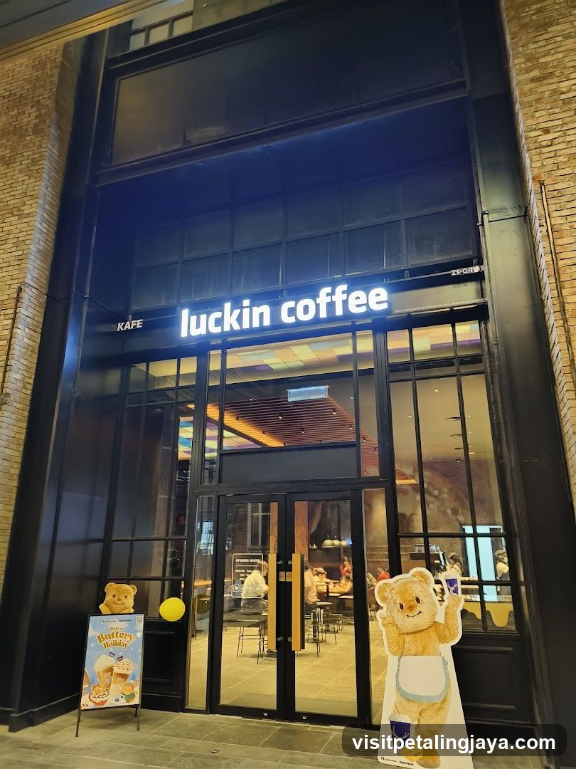 luckin coffee storefront