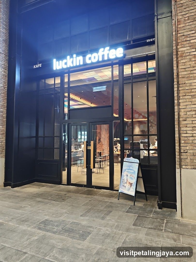 luckin coffee storefront