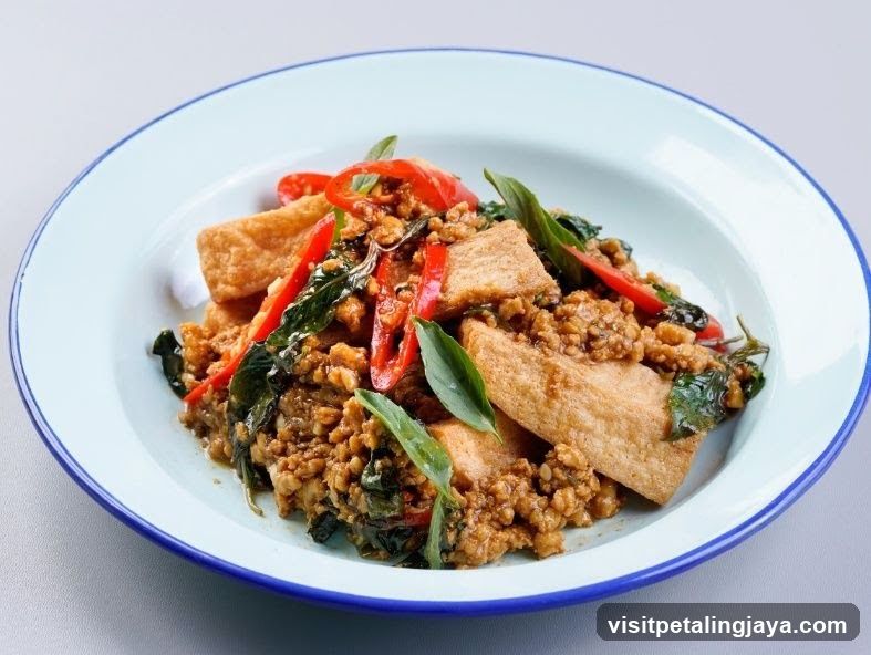 Stir-fried Tofu with Basil and Chili