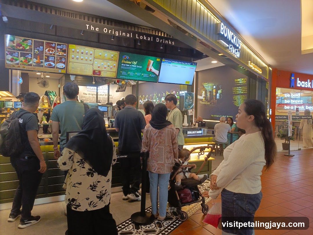 Queue at Bunkus Local Drinks