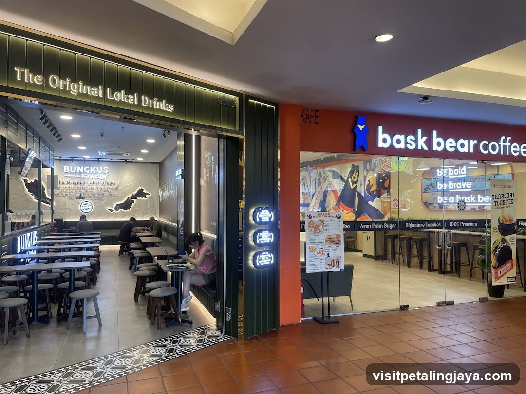 Baskin Robbins and Bunckus Drinks Storefronts