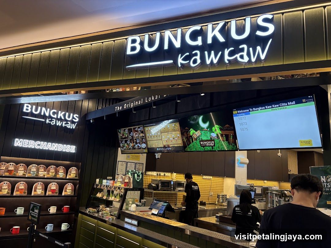 Bungkus Kawraw Storefront Interior View
