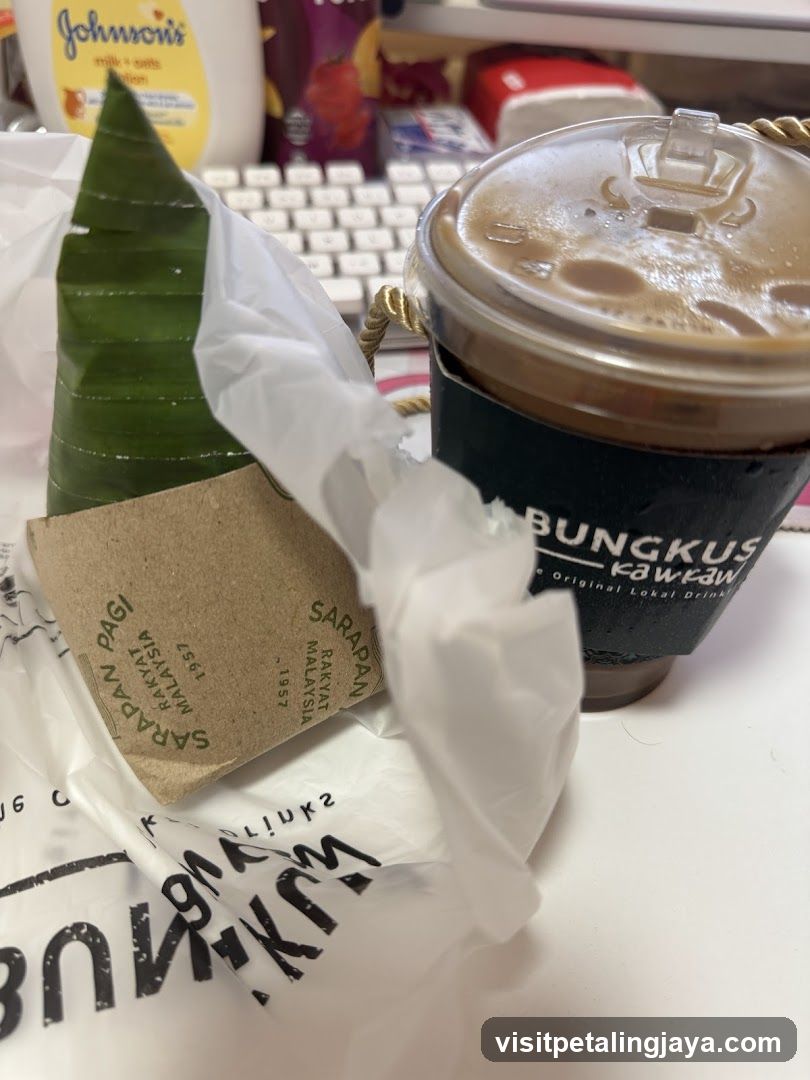 Bungkus Kawkaw Food and Drink