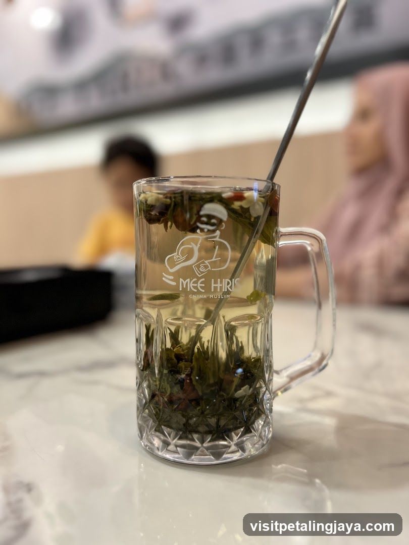Mee Hri Tea Cup