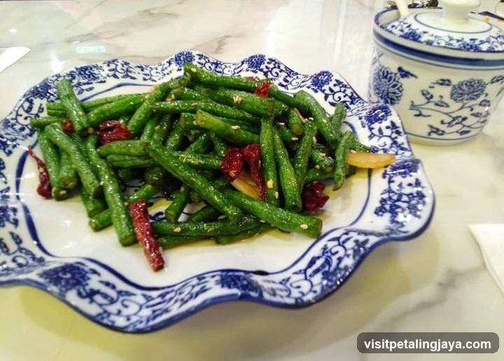 Stir-fried Green Beans with Dried Chilies