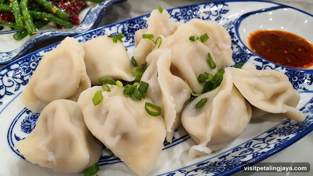 Dumplings with Chili Sauce