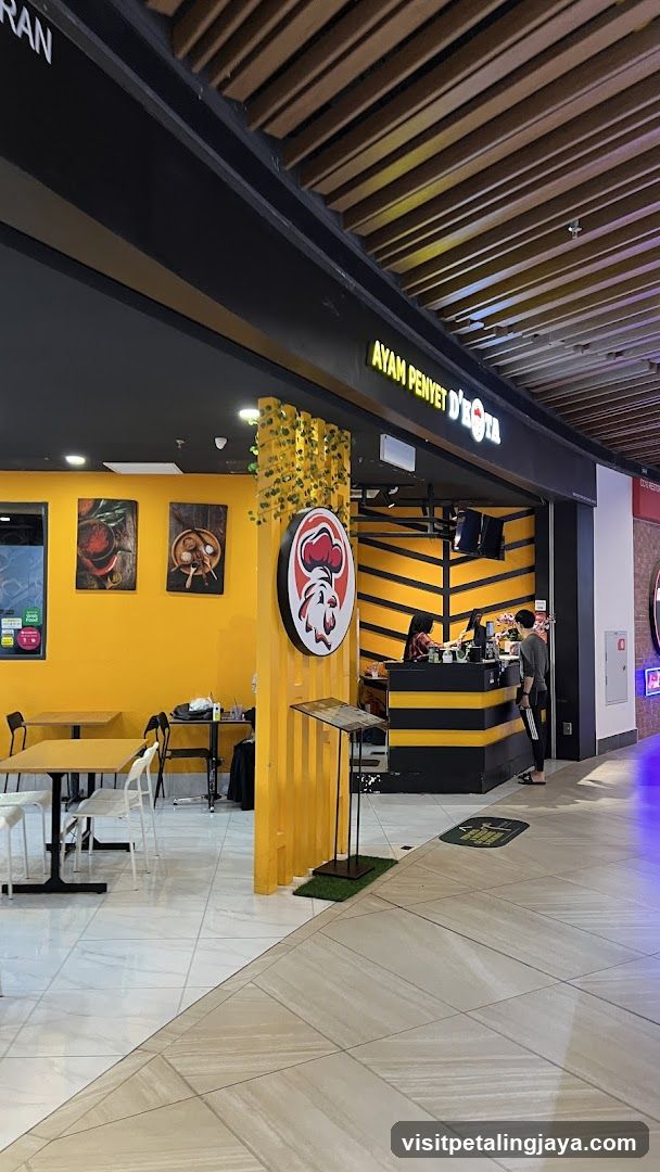 Ayan Penyet D'Or Store Interior