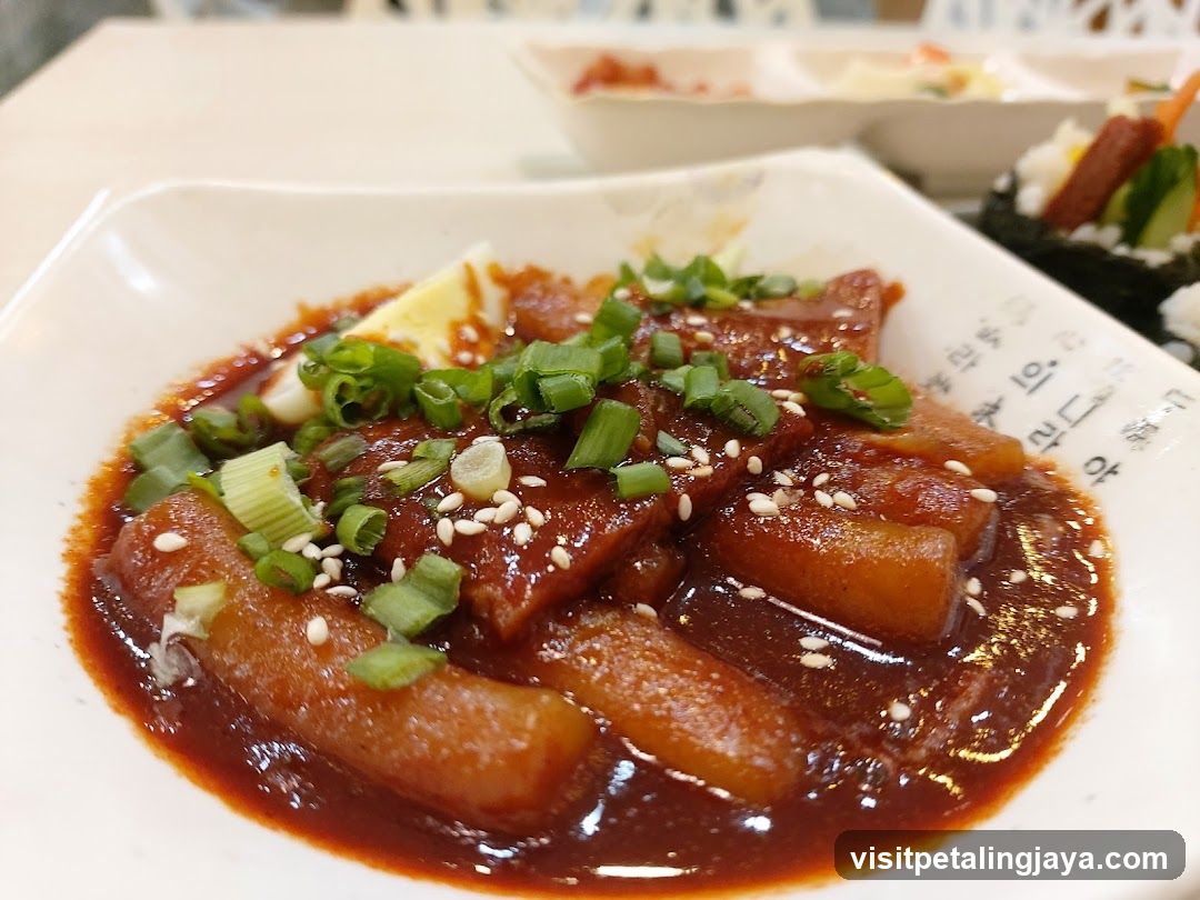 Spicy Rice Cakes with Pork and Egg