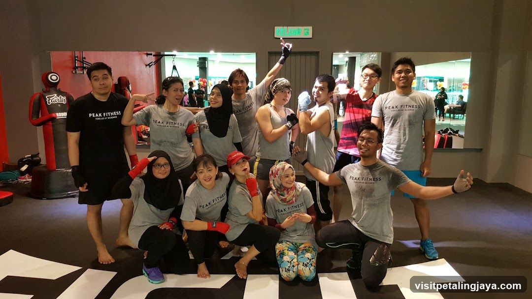 Group photo at Peak Fitness gym