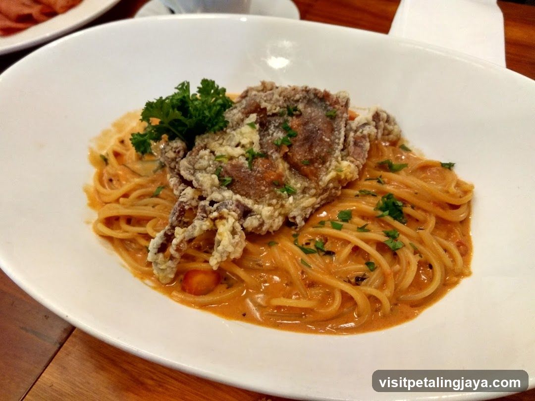 Spaghetti with Fried Crab