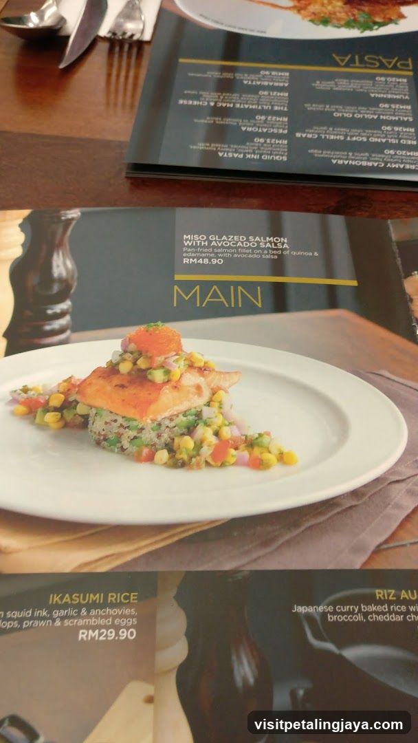Salmon Dish with Avocado Salsa