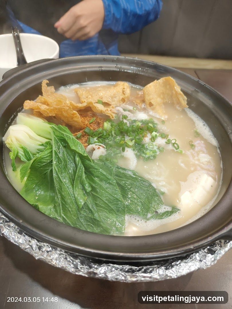 Hot Pot Soup with Vegetables and Crispy Tofu Skin