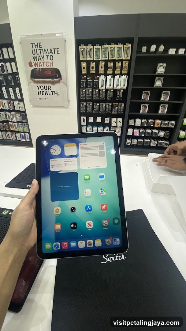 Apple Store Interior Display