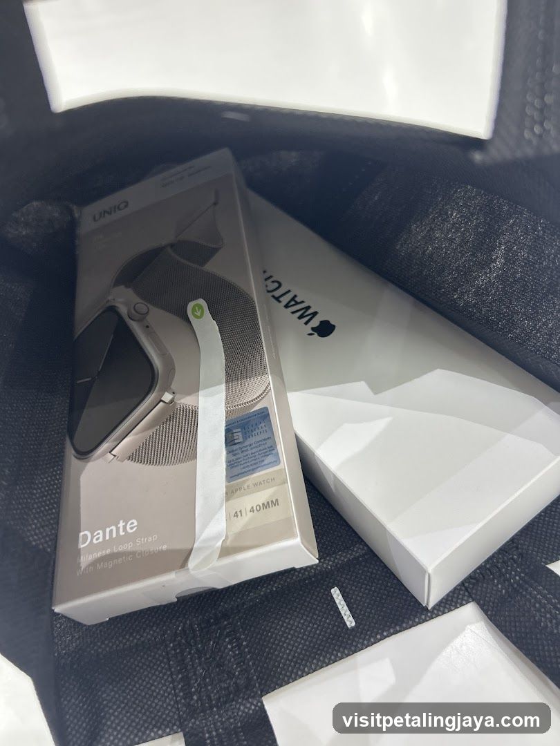 Apple Watch and Strap Packaging