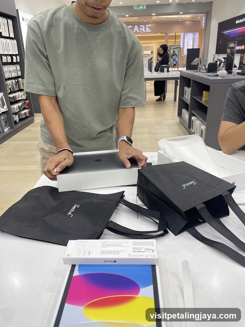 Apple Store Interior
