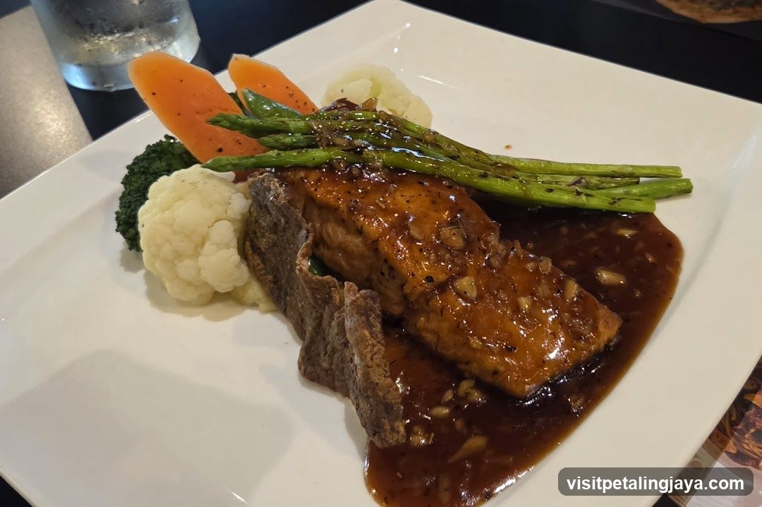 Sauced Salmon with Asparagus and Vegetables