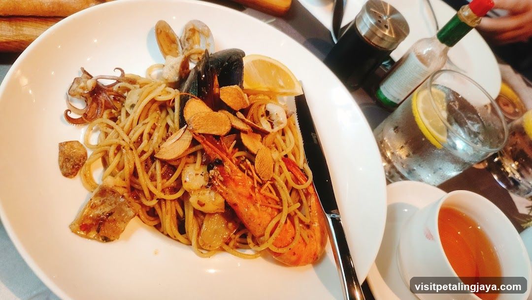 Seafood Pasta with Mussels and Shrimp