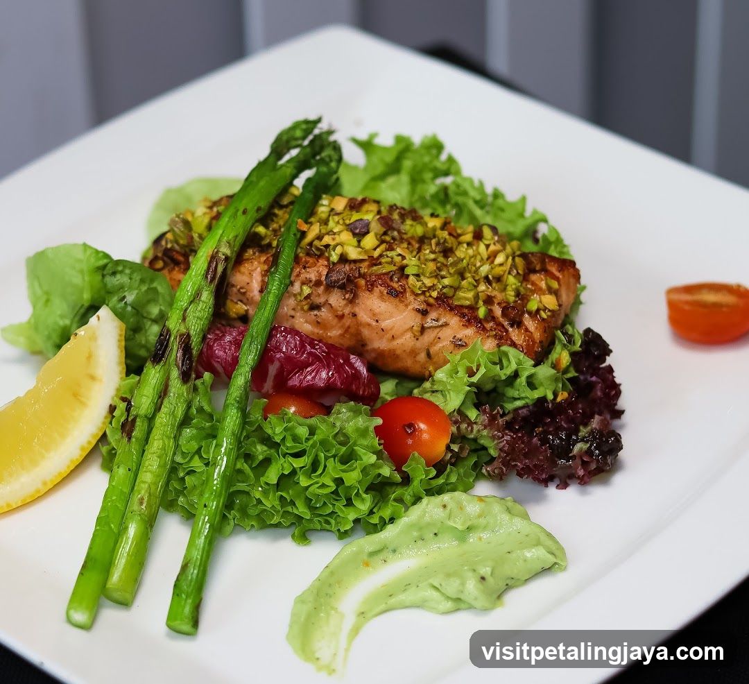 Grilled Salmon with Asparagus and Salad