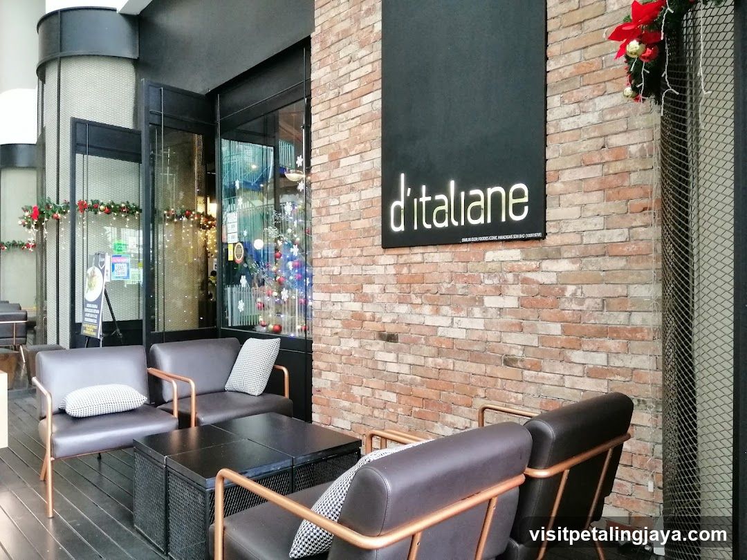 d'italiane exterior seating area